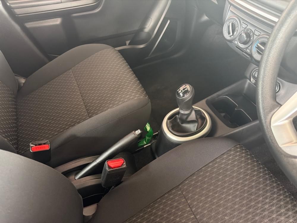 Toyota Vitz 1.0 Xr Mt