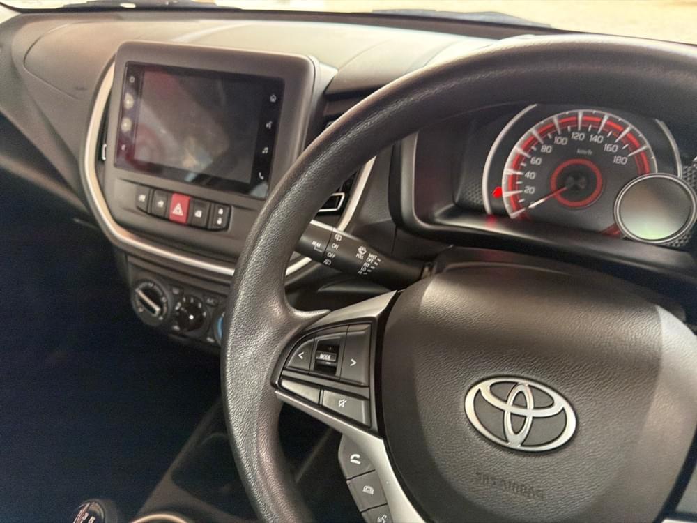 Toyota Vitz 1.0 Xr Mt