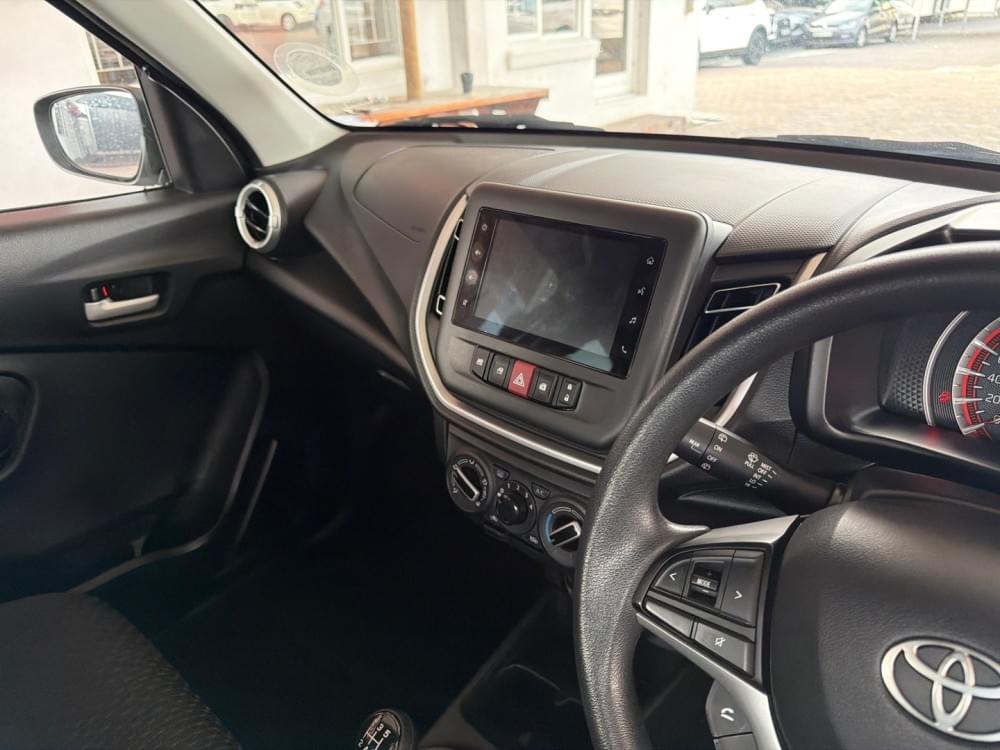 Toyota Vitz 1.0 Xr Mt
