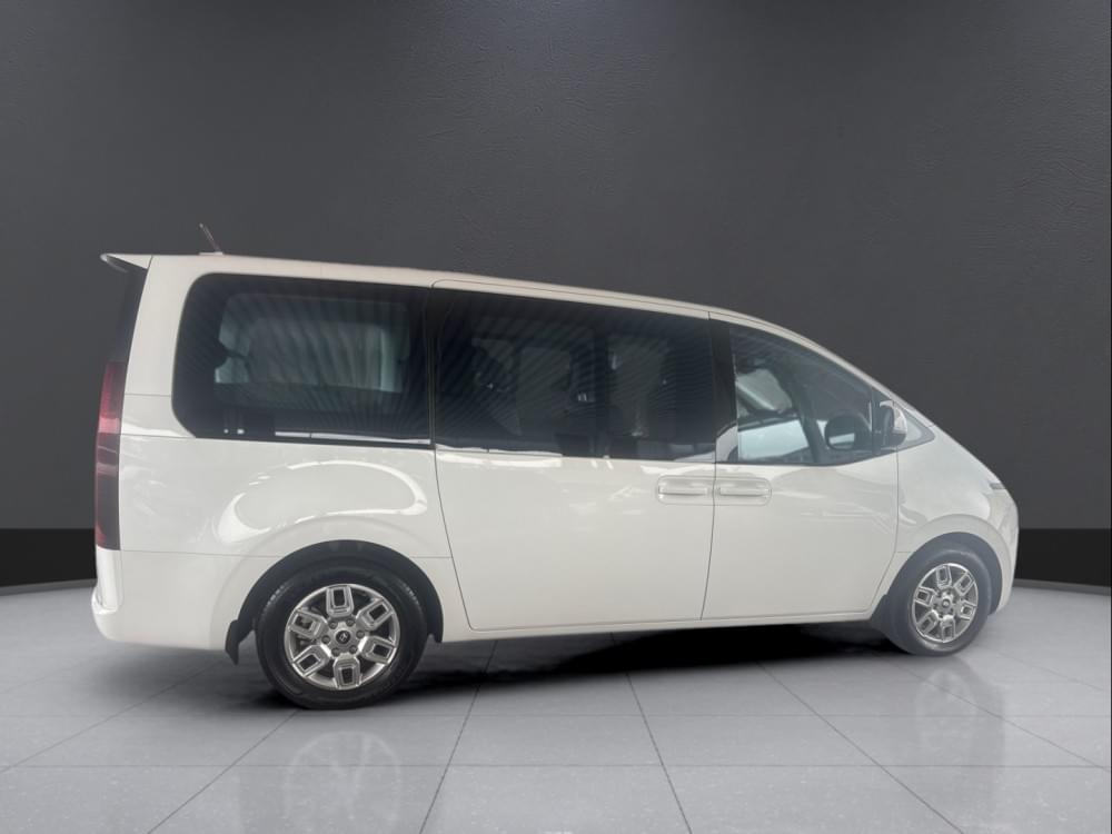 Hyundai Staria 2.2D Executive 9 Seater At