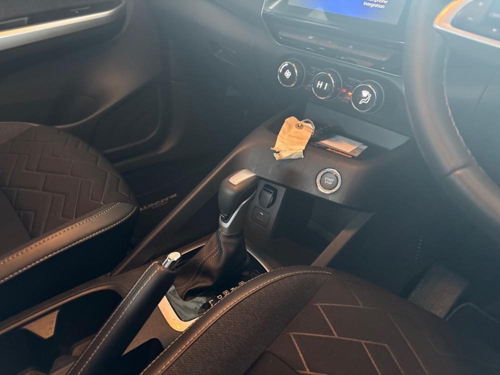 Nissan Magnite 1.0 Acenta Plus Cvt Oled