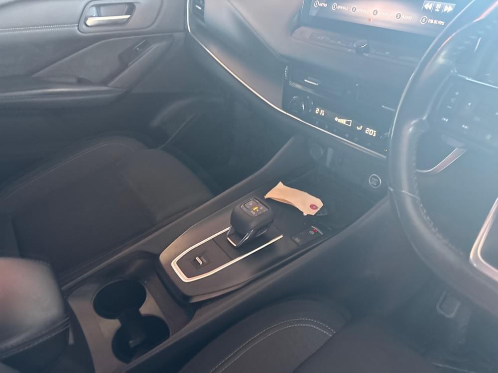 Nissan Qashqai 1.3T Acenta Xtronic 2-Tone