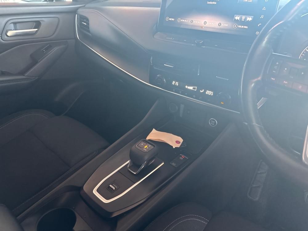 Nissan Qashqai 1.3T Acenta Xtronic 2-Tone