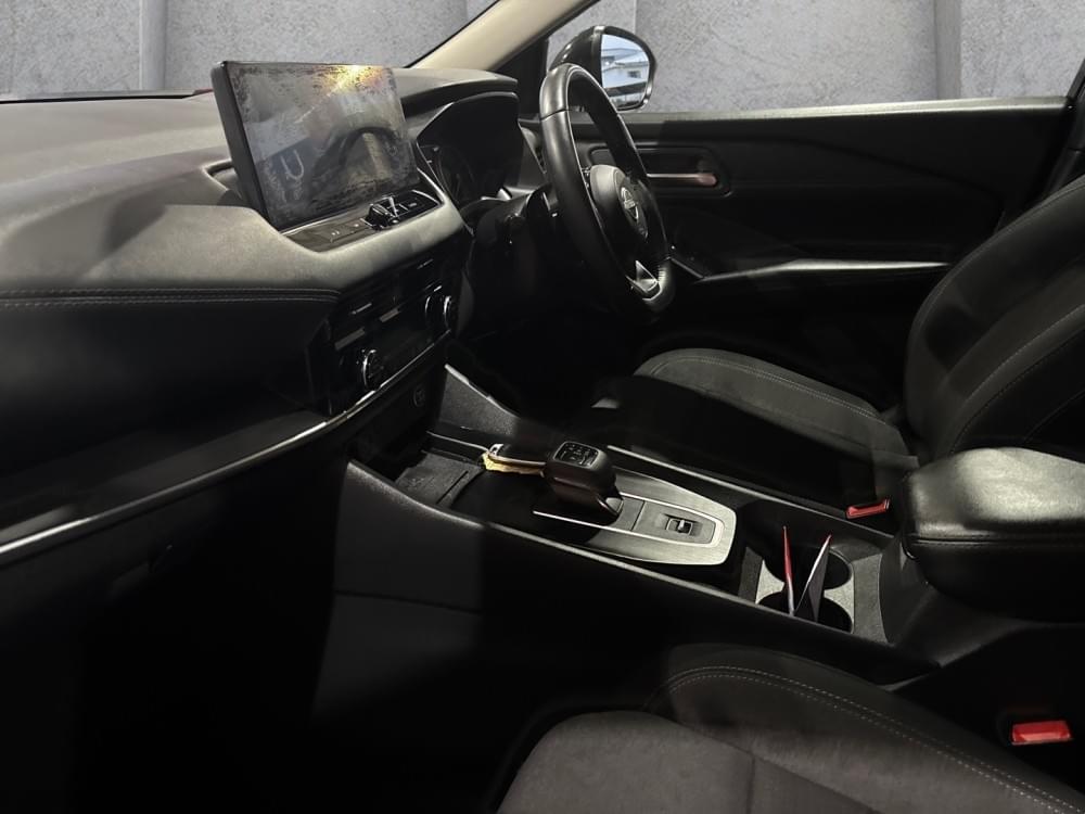 Nissan Qashqai 1.3T Acenta Xtronic 2-Tone