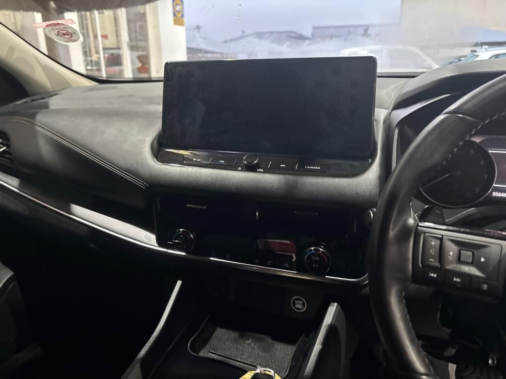Nissan Qashqai 1.3T Acenta Xtronic 2-Tone