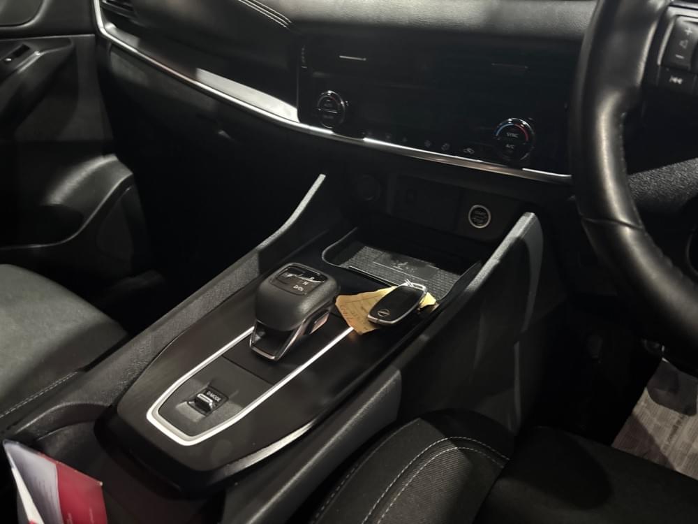 Nissan Qashqai 1.3T Acenta Xtronic 2-Tone