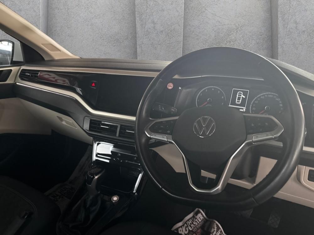 Volkswagen Polo Sedan 1.6 Life Tiptronic