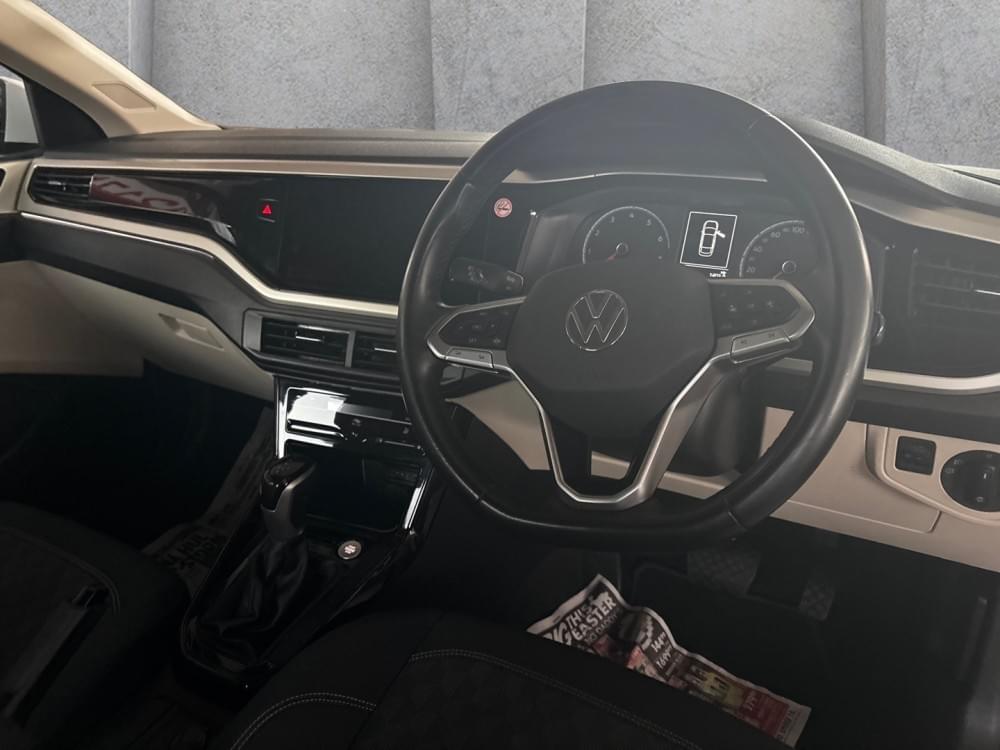 Volkswagen Polo Sedan 1.6 Life Tiptronic