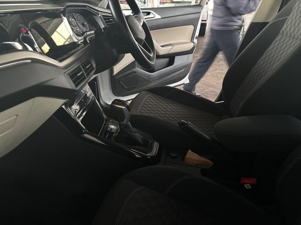 Volkswagen Polo Sedan 1.6 Life Tiptronic