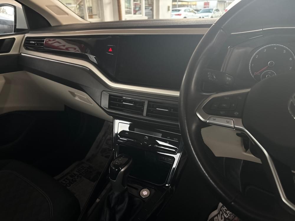 Volkswagen Polo Sedan 1.6 Life Tiptronic