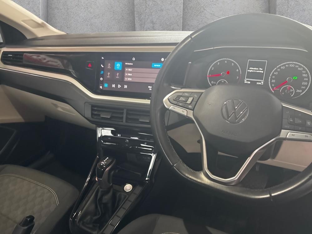 Volkswagen Polo Sedan 1.6 Life Tiptronic