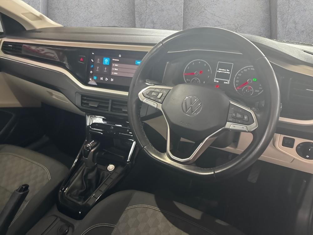 Volkswagen Polo Sedan 1.6 Life Tiptronic