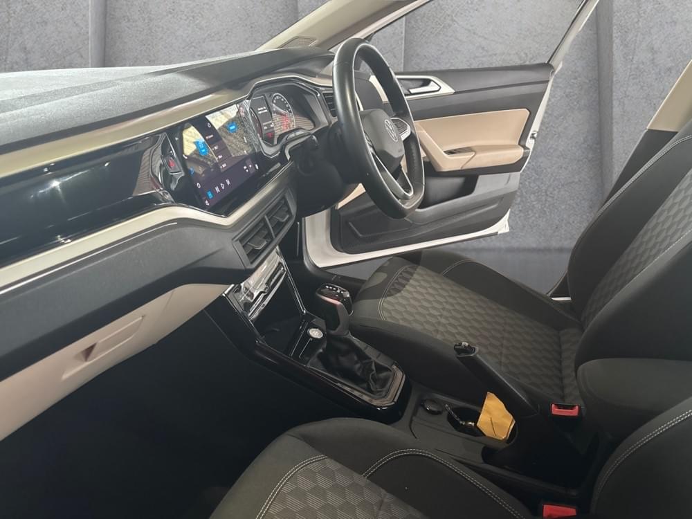 Volkswagen Polo Sedan 1.6 Life Tiptronic