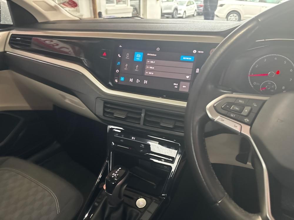 Volkswagen Polo Sedan 1.6 Life Tiptronic