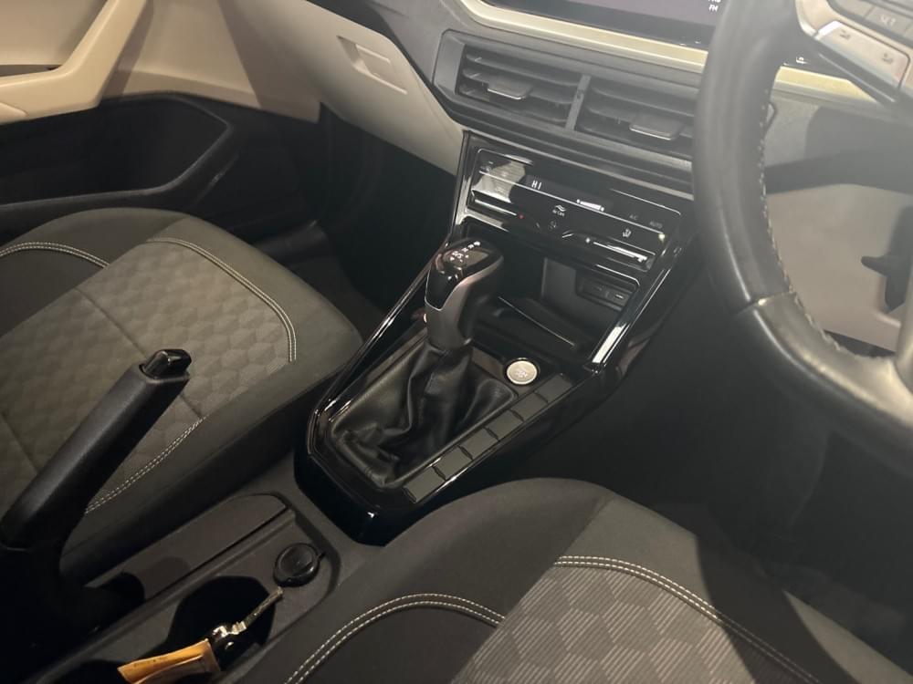 Volkswagen Polo Sedan 1.6 Life Tiptronic