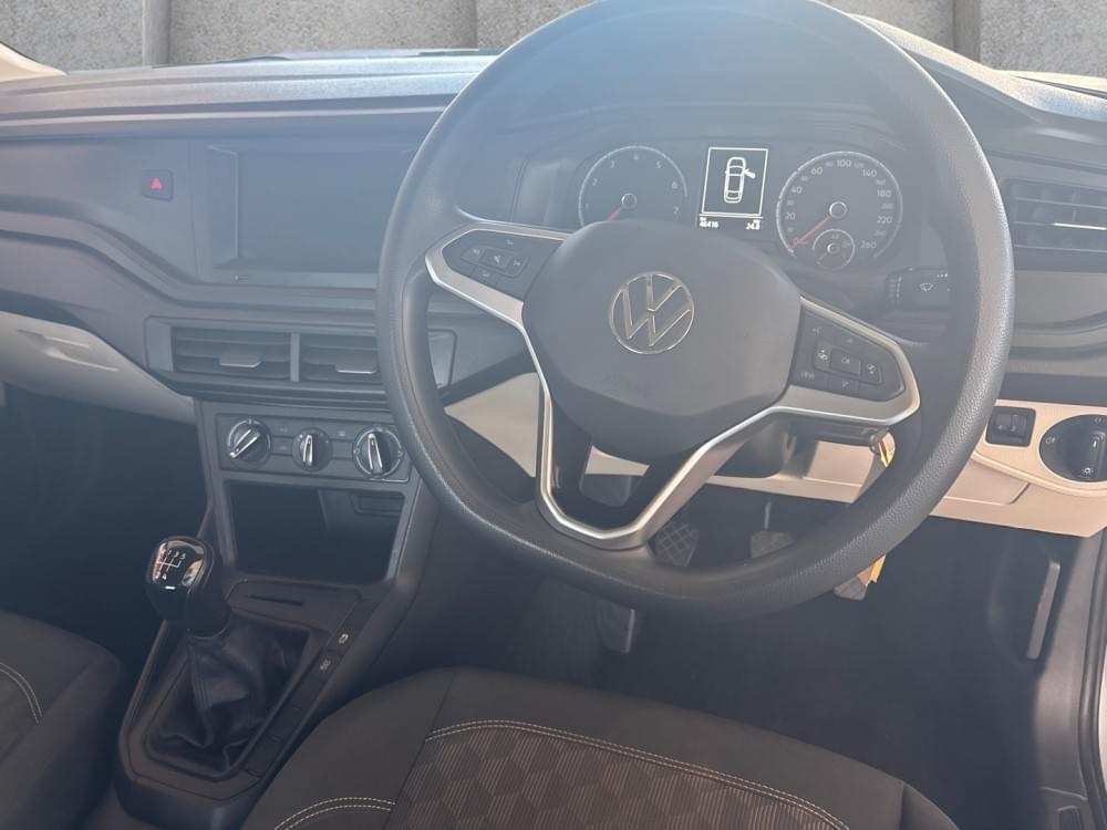 Volkswagen Polo Sedan 1.6 Base