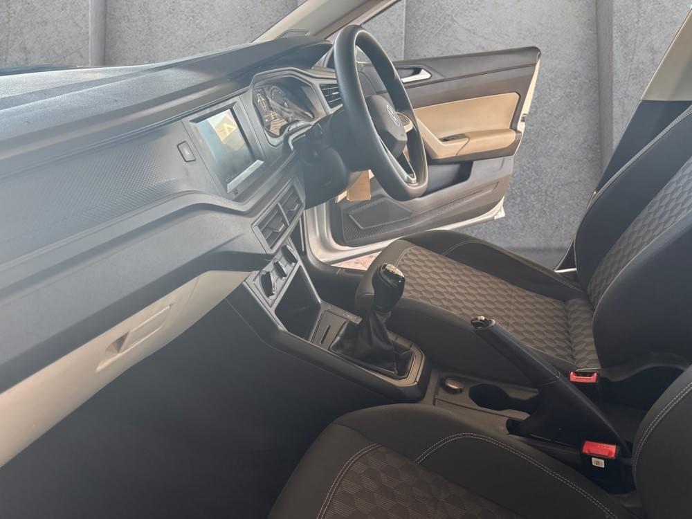 Volkswagen Polo Sedan 1.6 Base