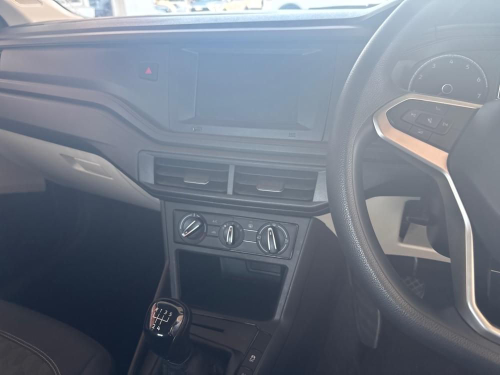 Volkswagen Polo Sedan 1.6 Base