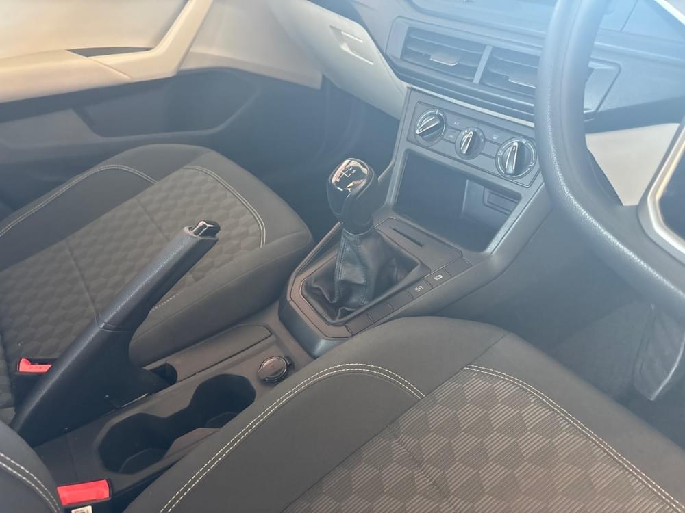 Volkswagen Polo Sedan 1.6 Base