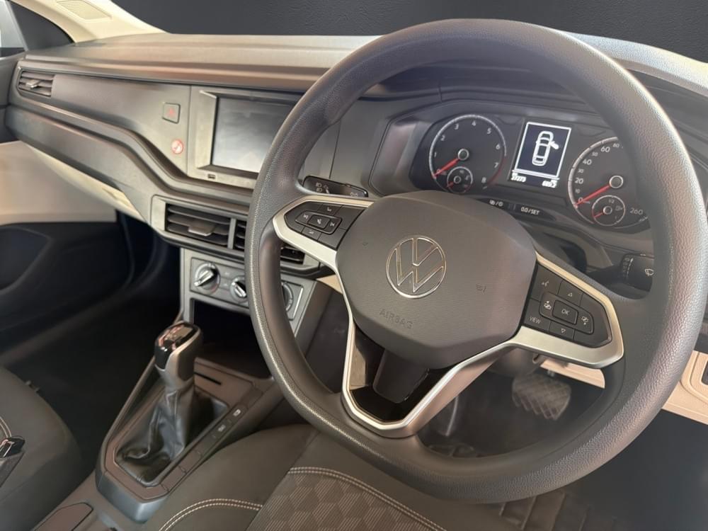 Volkswagen Polo Sedan 1.6 Tiptronic