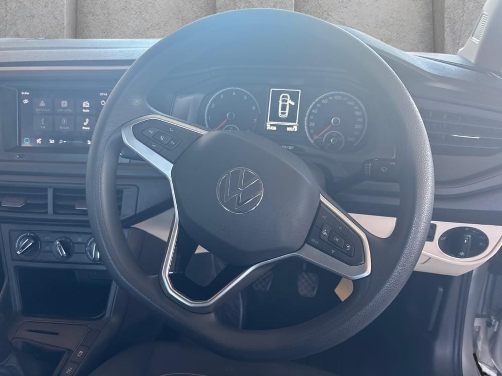 Volkswagen Polo Sedan 1.6 Base