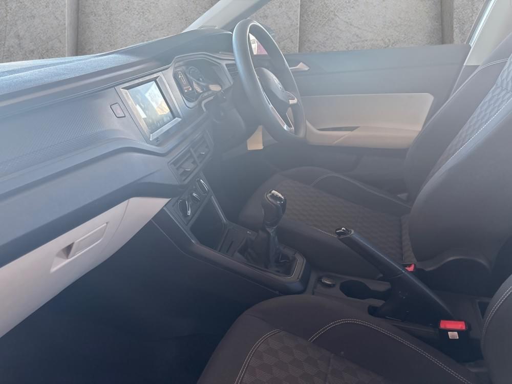 Volkswagen Polo Sedan 1.6 Base