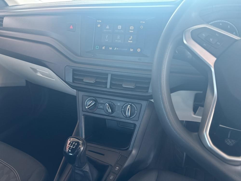Volkswagen Polo Sedan 1.6 Base