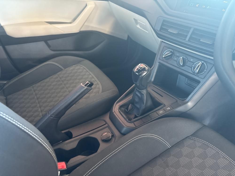 Volkswagen Polo Sedan 1.6 Base