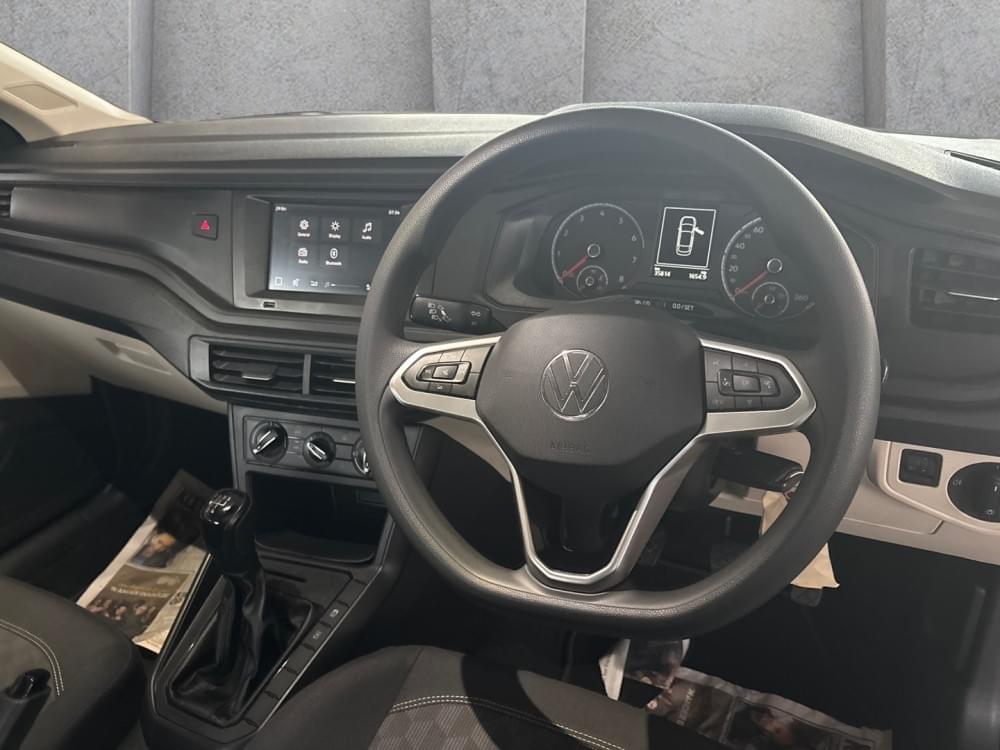 Volkswagen Polo Sedan 1.6 Base