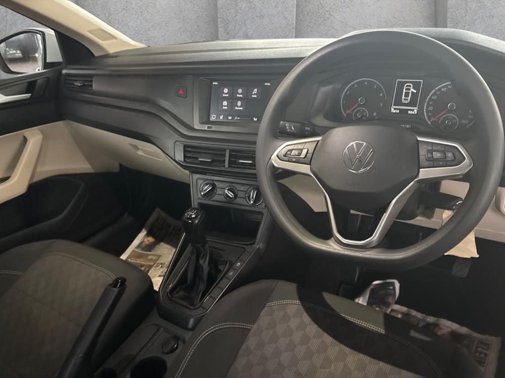 Volkswagen Polo Sedan 1.6 Base