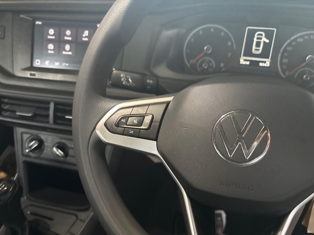 Volkswagen Polo Sedan 1.6 Base