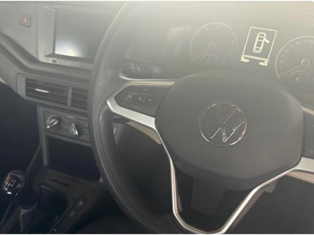 Volkswagen Polo Sedan 1.6 Base