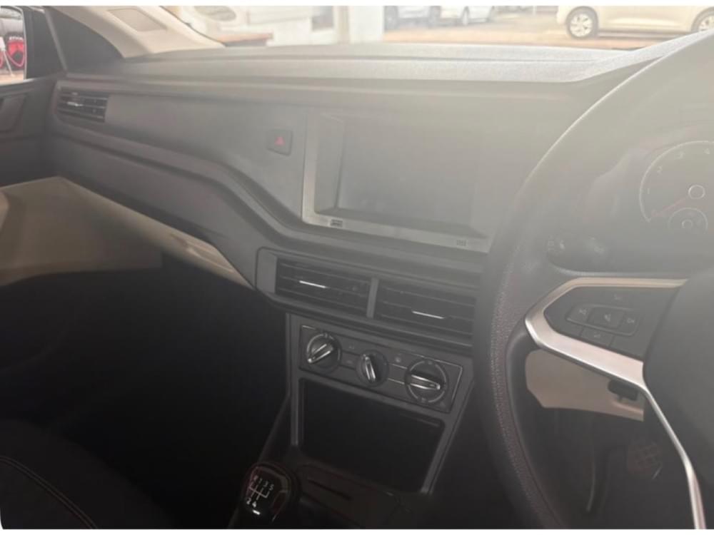 Volkswagen Polo Sedan 1.6 Base