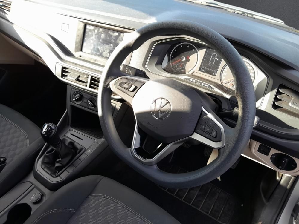 Volkswagen Polo Sedan 1.6 Base