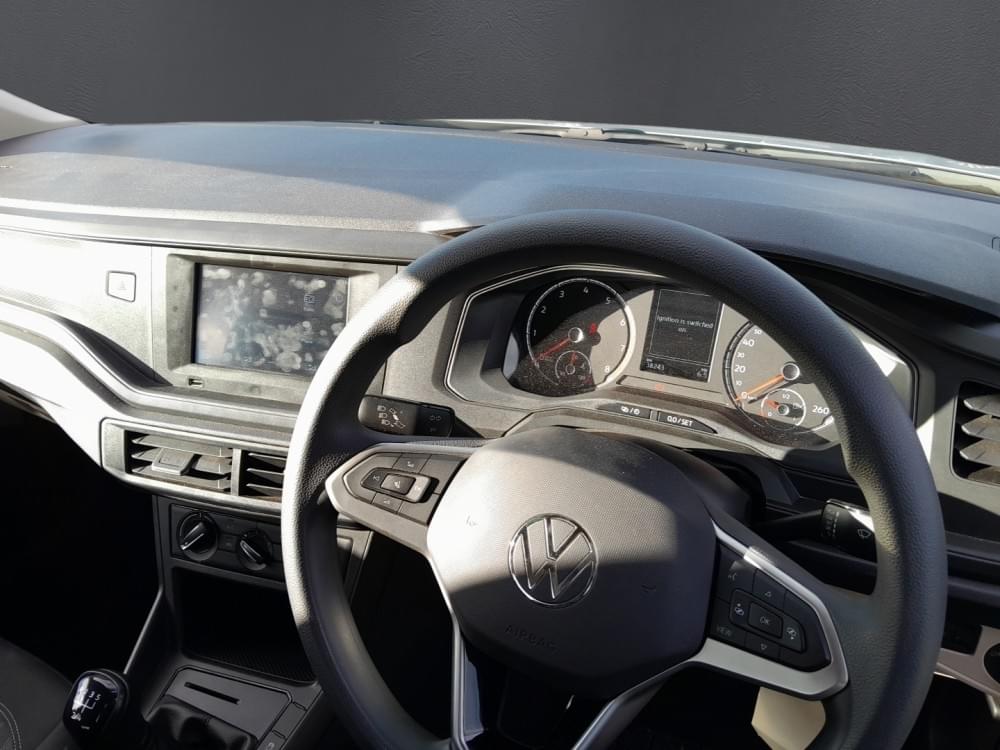 Volkswagen Polo Sedan 1.6 Base