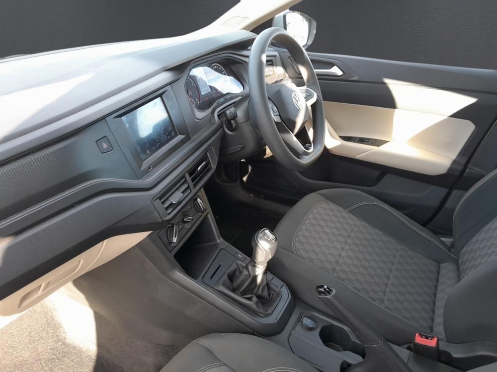 Volkswagen Polo Sedan 1.6 Base