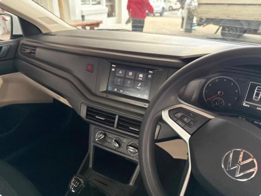 Volkswagen Polo Sedan 1.6 Base