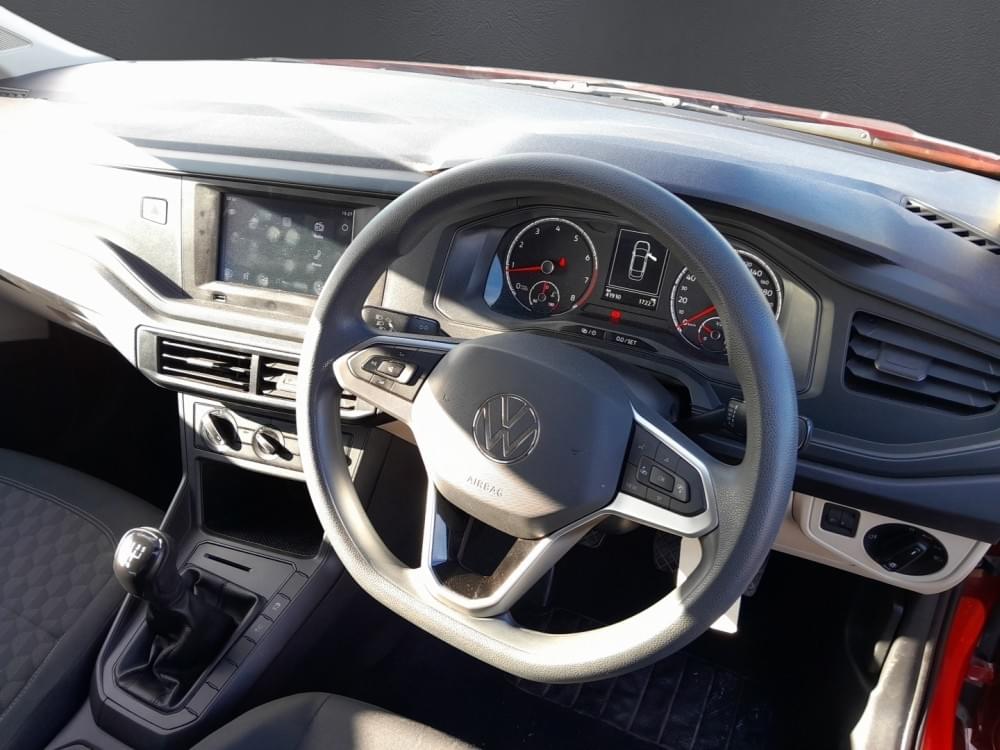 Volkswagen Polo Sedan 1.6 Base