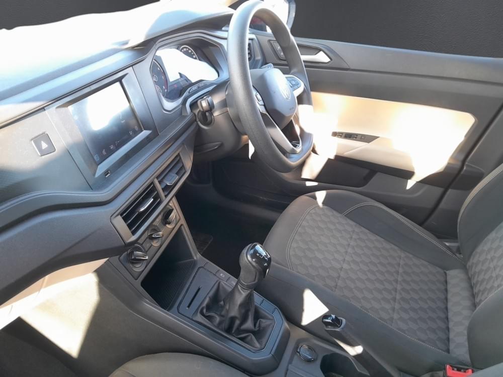 Volkswagen Polo Sedan 1.6 Base