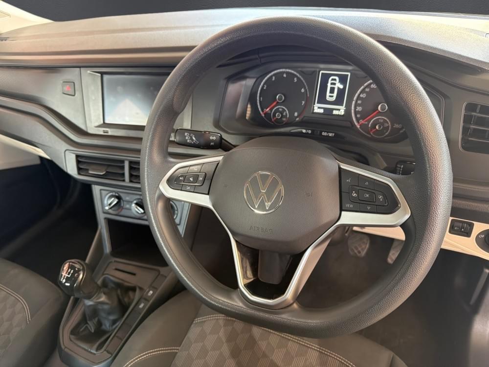 Volkswagen Polo Sedan 1.6 Base