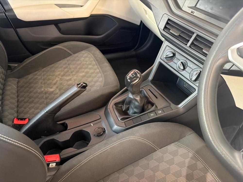 Volkswagen Polo Sedan 1.6 Base