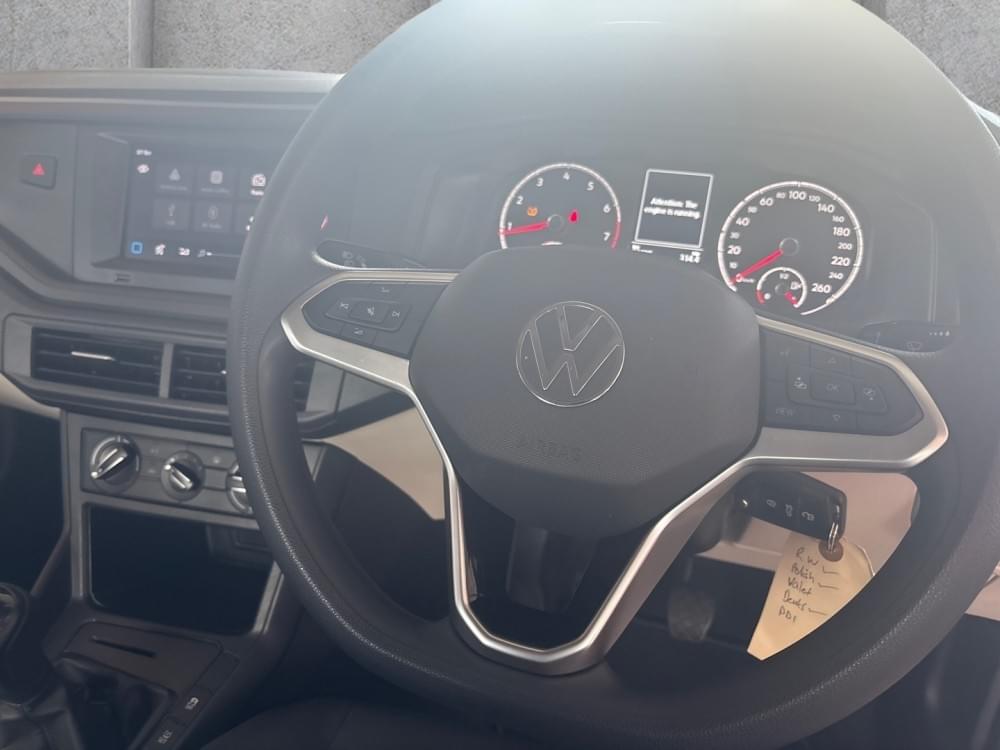 Volkswagen Polo Sedan 1.6 Base