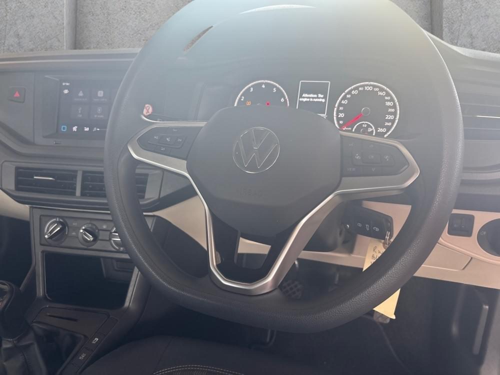 Volkswagen Polo Sedan 1.6 Base