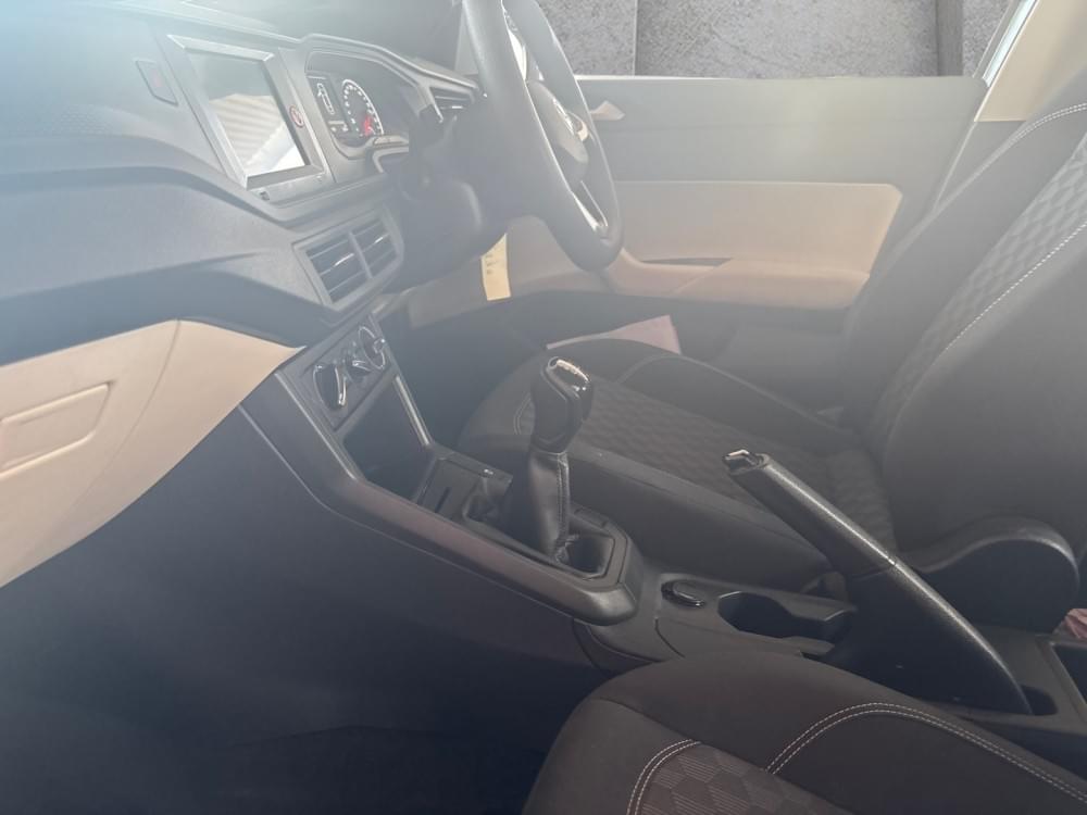 Volkswagen Polo Sedan 1.6 Base