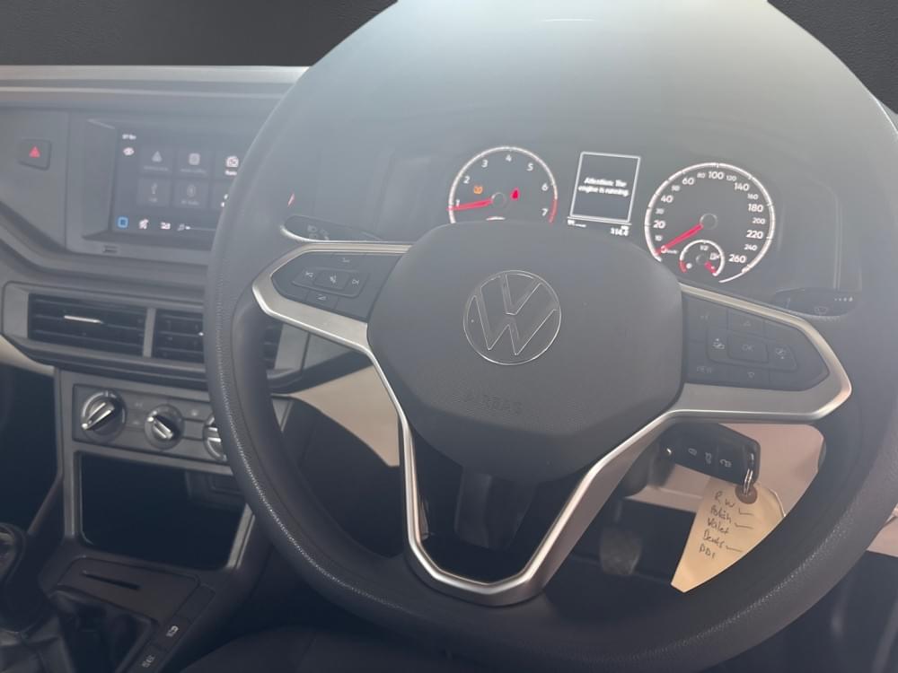 Volkswagen Polo Sedan 1.6 Base