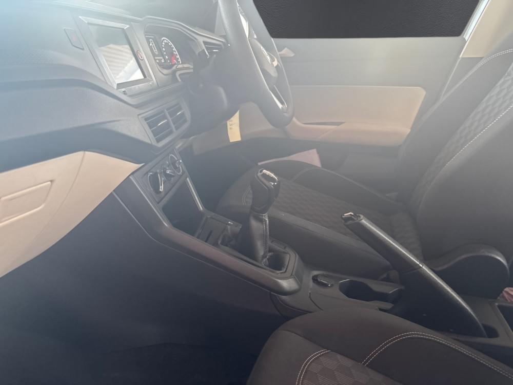 Volkswagen Polo Sedan 1.6 Base