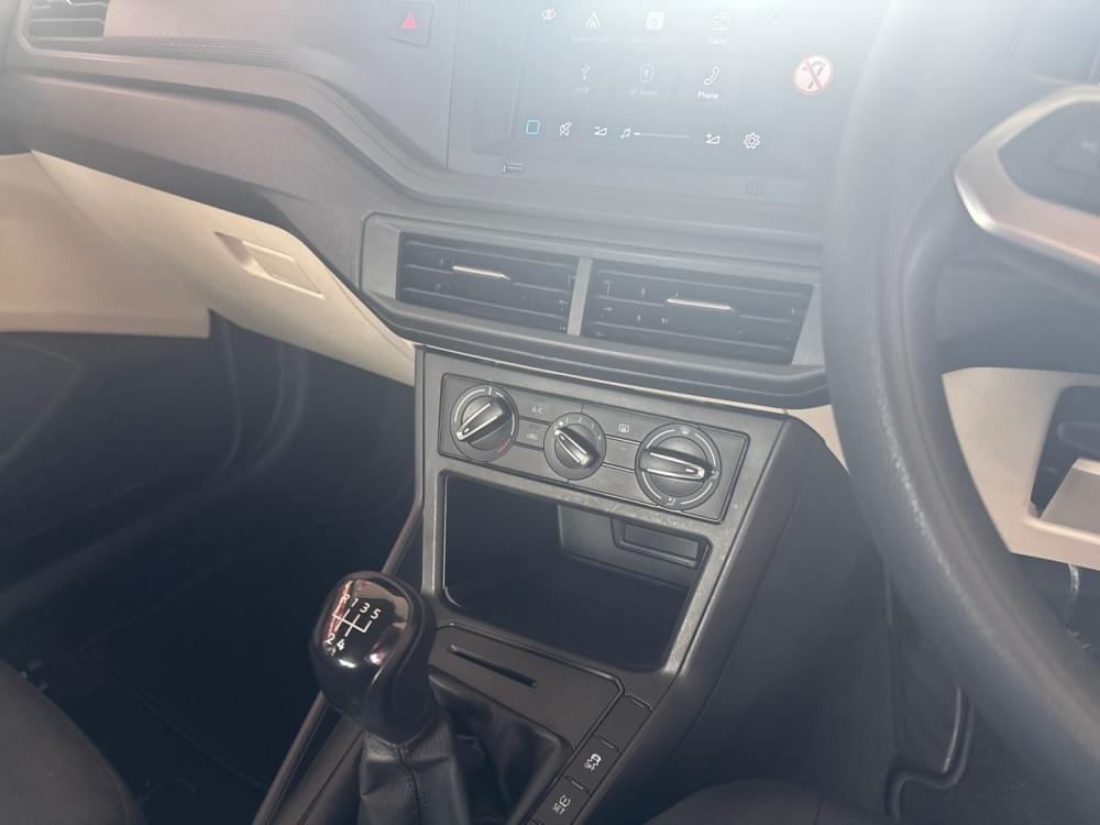 Volkswagen Polo Sedan 1.6 Base