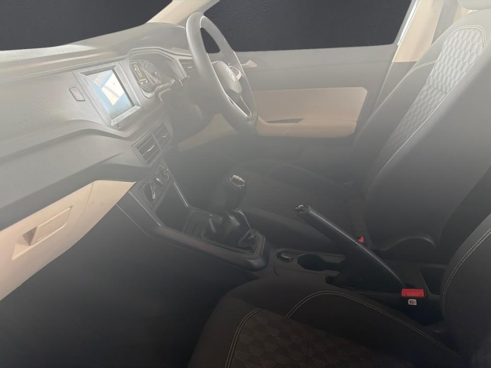 Volkswagen Polo Sedan 1.6 Base