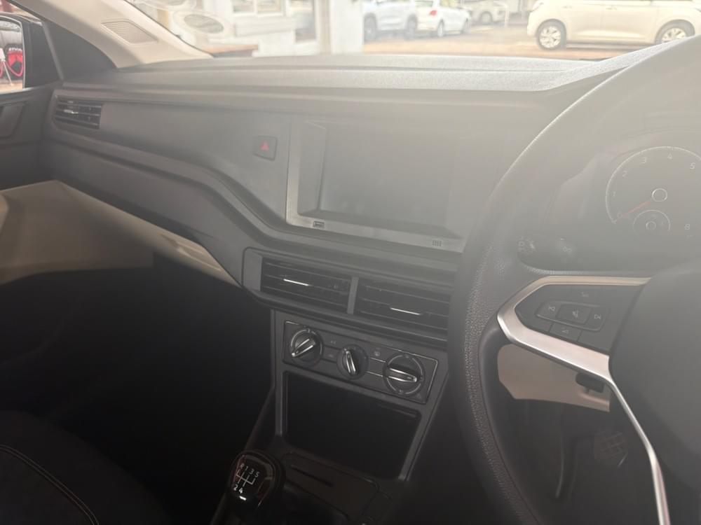 Volkswagen Polo Sedan 1.6 Base