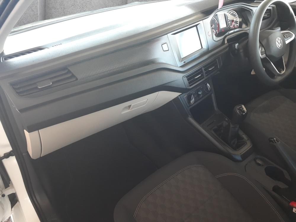 Volkswagen Polo Sedan 1.6 Base
